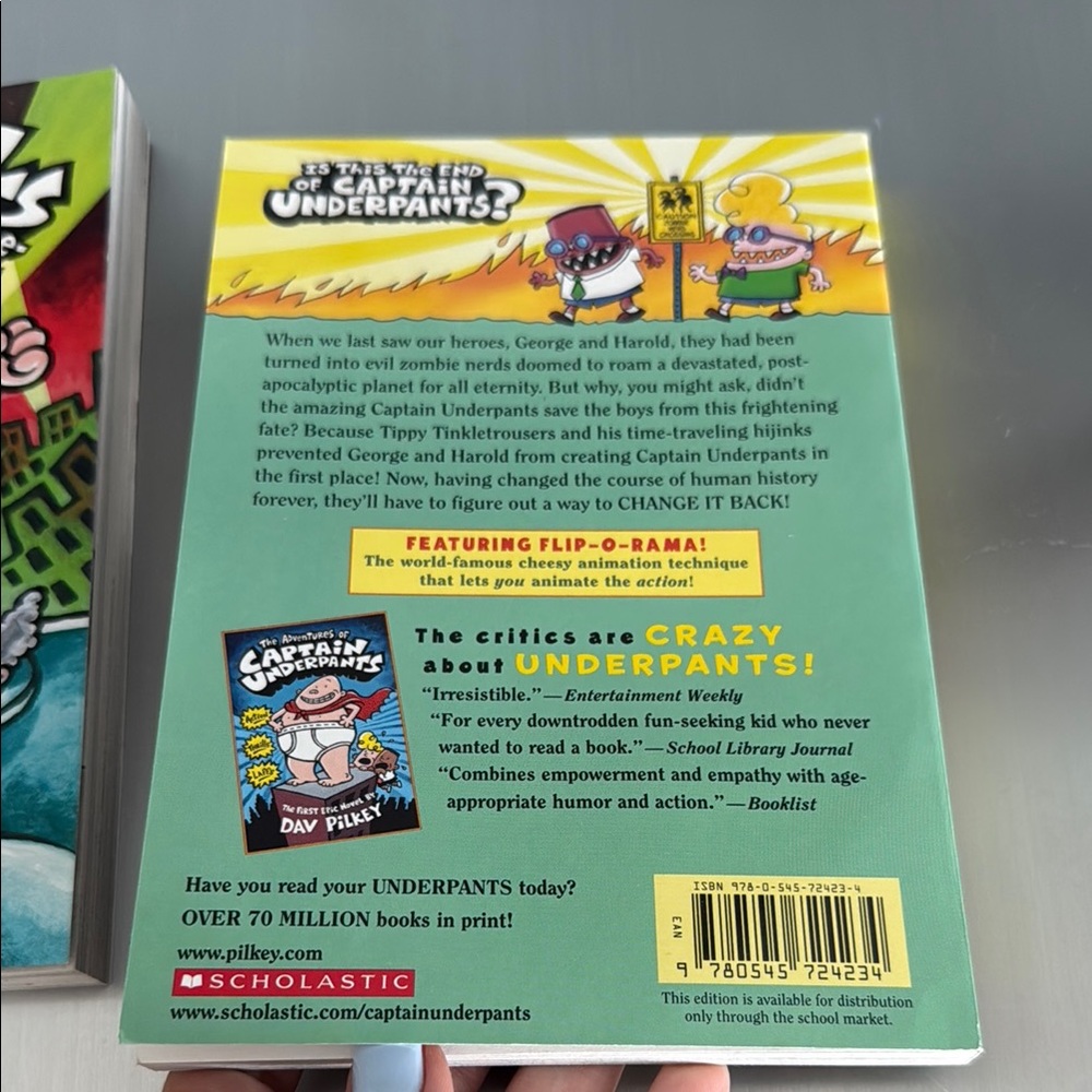 Scholastic captain underpants set book of four - Picture 8 of 10